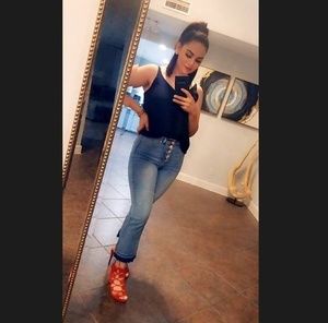 Meet your Posher, Daniela